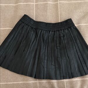 Walter Baker Black Pleated Skirt Size Small